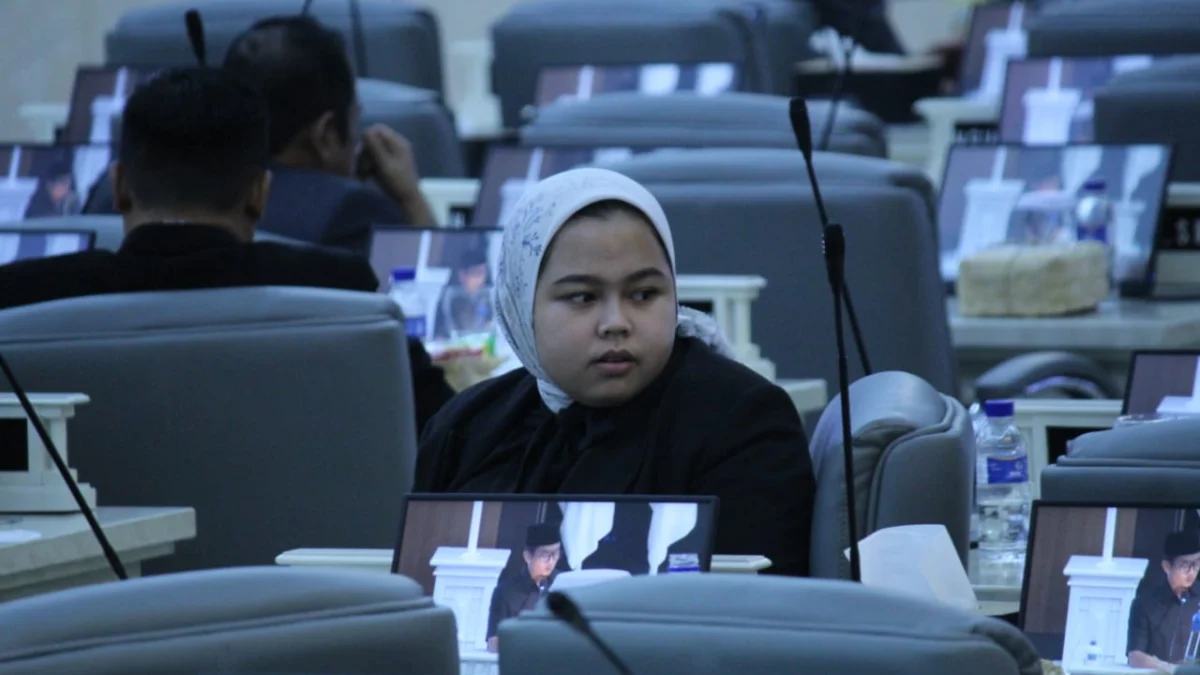 Anggota DPRD Jabar Fraksi PKB Humaira Zahrotun Noor saat rapat paripurna, Jumat (25/10).
