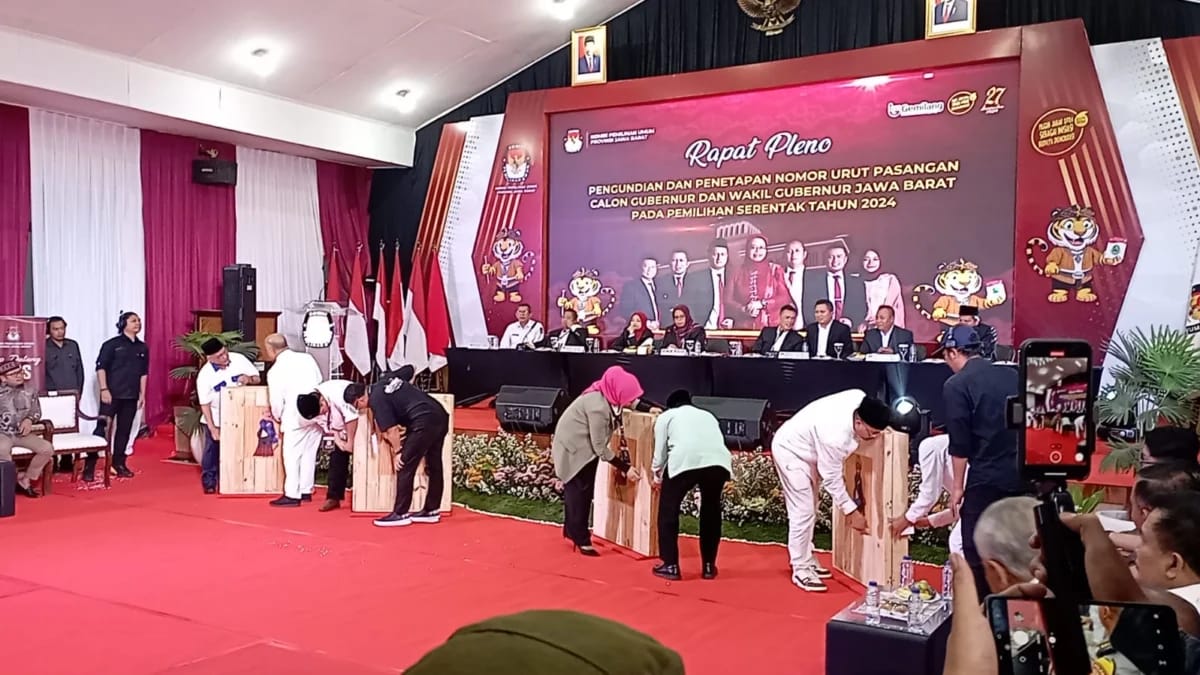 KPU IMBAU TIM PASLON PILGUB JABAR 2024 SEGERA SERAHKAN MATERI IKLAN MEDIA MASSA KPU IMBAU TIM PASLON PILGUB JABAR 2024 SEGERA SERAHKAN MATERI IKLAN MEDIA MASSA
