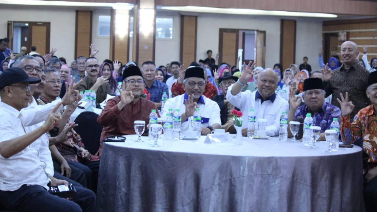 Pasangan ASIH saat berada ditengah-tengah Paguyuban Keluarga Minang.