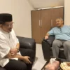 Calon Wali Kota Bandung, Muhammad Farhan menggelar pertemuan dengan pemuka agama islam KH. Athian Ali untuk meminta pesan untuk pemimpin