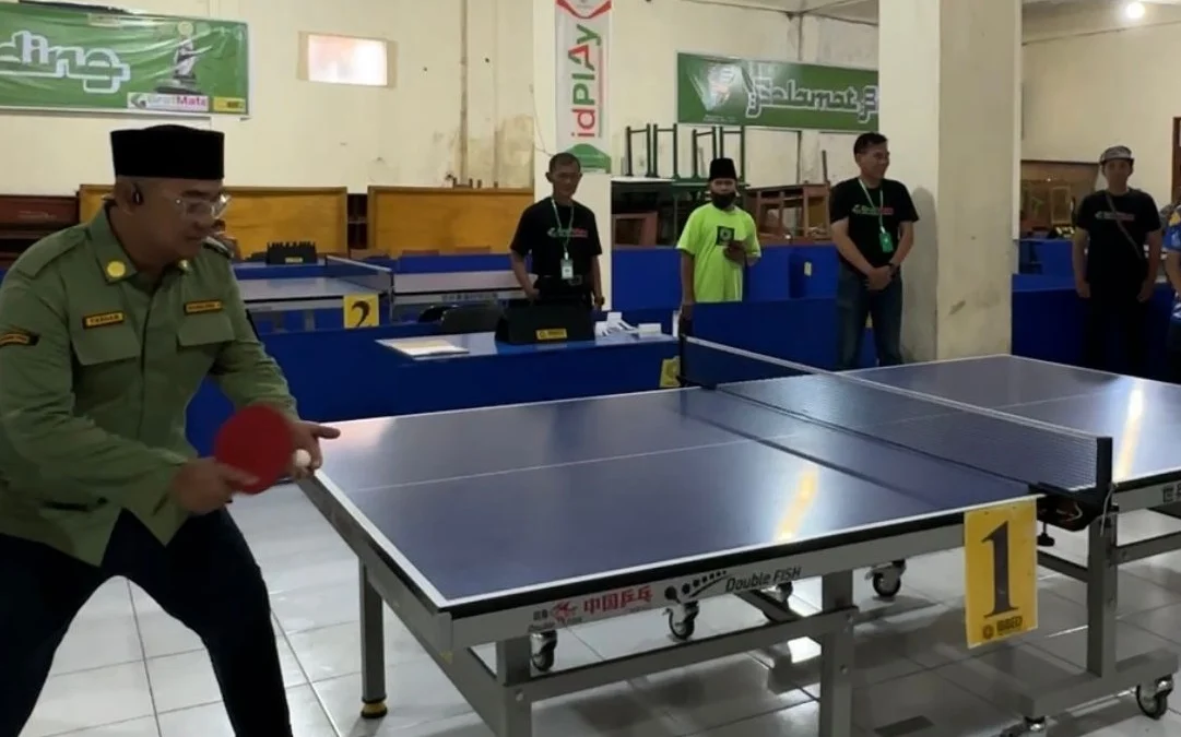 Farhan Inginkan Kalangan Santri Punya Kemampuan Wirausaha Calon Wali Kota Bandung Muhammad Farhan mengingkan kalangan santri harus memiliki jiwa enterpreneur agar bisa mandiri dalam wirausaha.