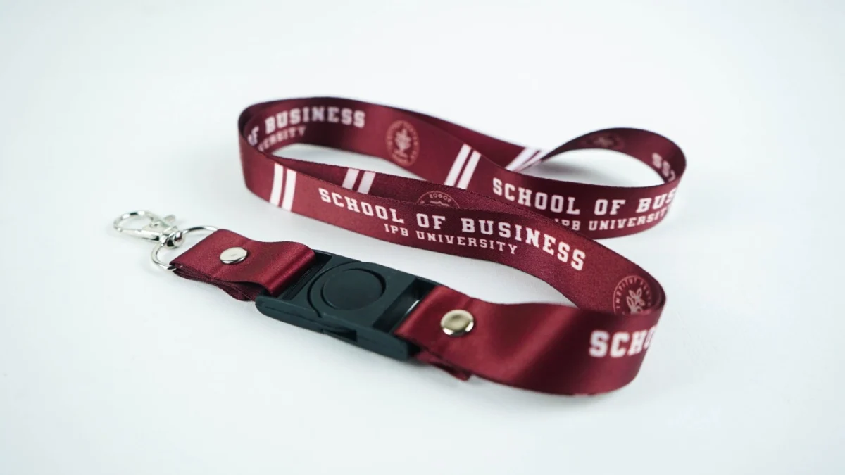 Cetak Tali Lanyard Impianmu di TaliTali! Pilih Template, Desain, dan Ukuran Sesukamu TaliTali menyediakan cetak tali lanyard ke seluruh daerah di Indonesia dengan kualitas tinggi dan desain bervariatif.