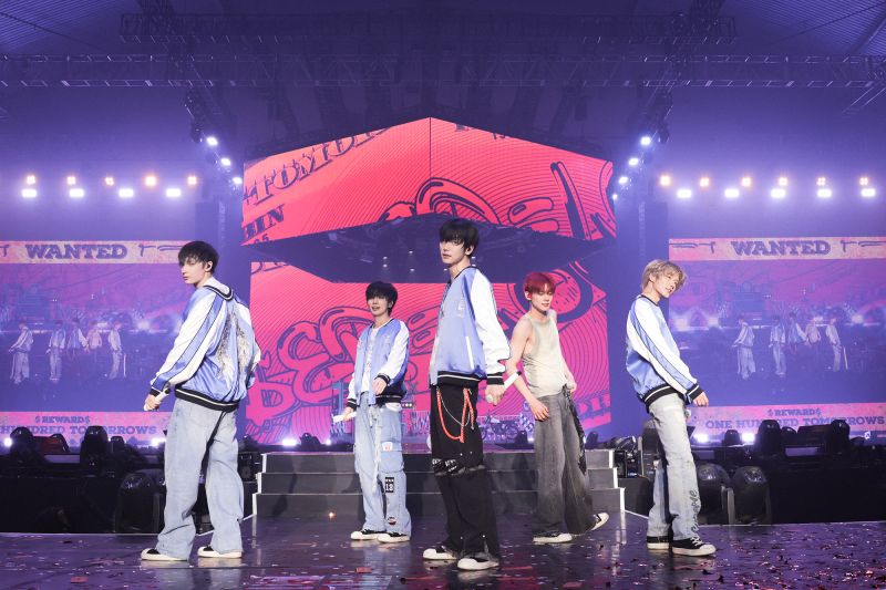 Konser TXT "ACT: PROMISE" in Jakarta Pecah, Buat MOA Terpukau! Konser TXT "ACT: PROMISE" in Jakarta Pecah, Buat MOA Terpukau!