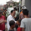 Calon Wali Kota Bogor, Dokter Rayendra alias Raendi Rayendra saat blusukan menyapa warga. (Foto: Istimewa)