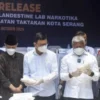 Kepala Badan Narkotika Nasional (BNN) RI Irjen Pol Kepala BNN RI Irjen Pol Marthinus Hukom (kedua kanan). (foto/ANTARA)