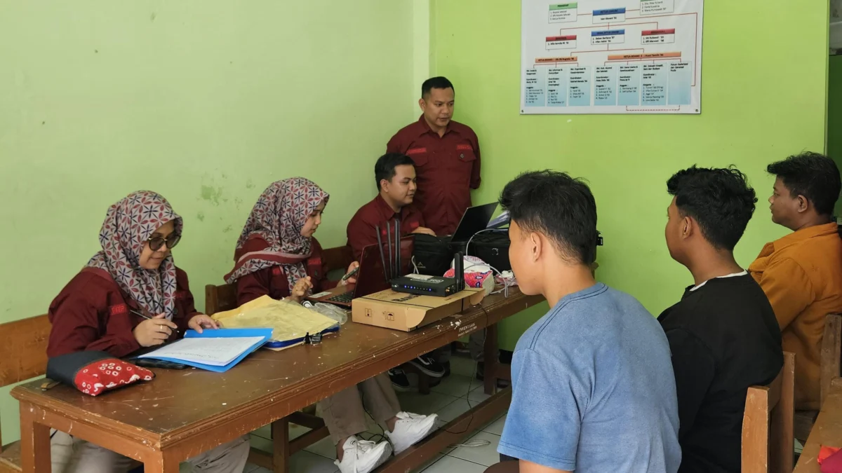 Jelang Pilkada 2024, Disdukcapil Kota Cimahi Percepat Perekaman KTP-el bagi Pemilih Pemula Doc. Disdukcapil Kota Cimahi Jemput Bola Perekaman KTP-EL pada Pemilih Pemula Jelang Pilkada 2024 (mong)