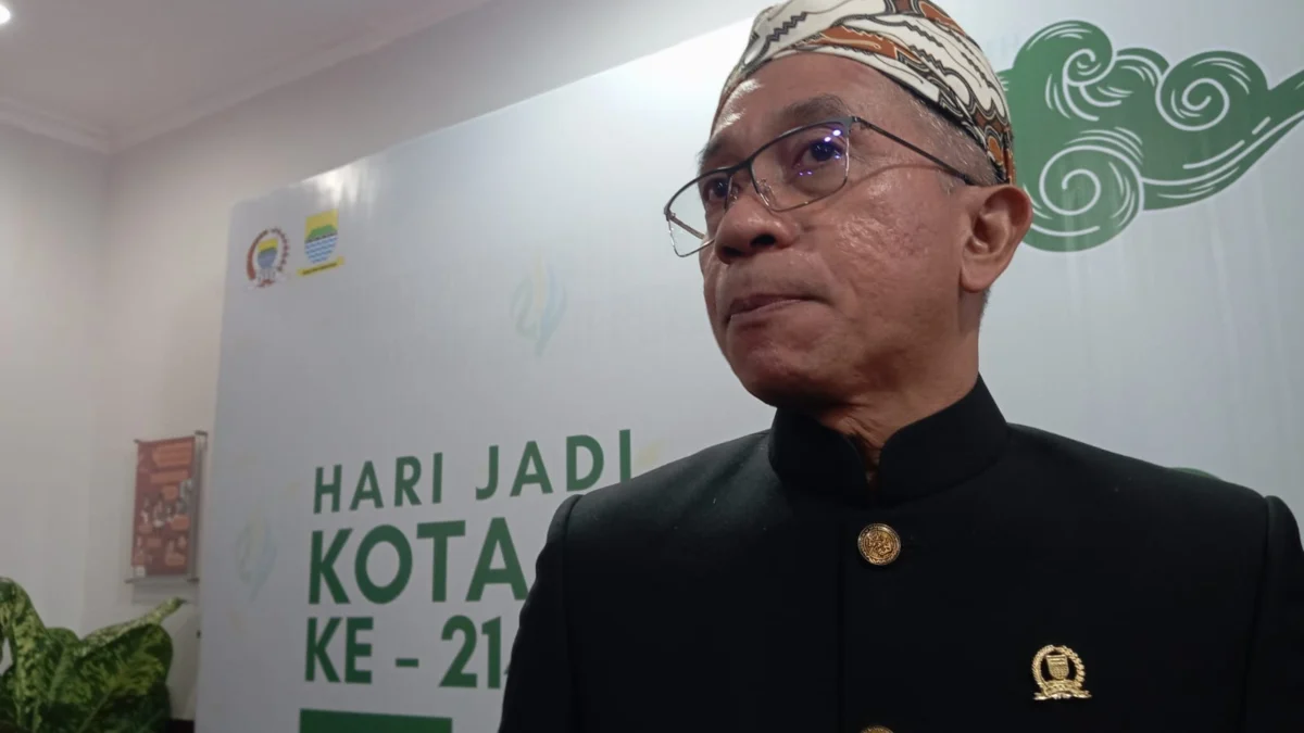 Soal Transportasi Publik Kota Bandung, Dewan Singgung Kolaborasi Pemerintah Pusat Ketua DPRD Kota Bandung, Asep Mulyadi saat ditemui di Gedung DPRD Kota Bandung. (Nizar/Jabar Ekspres)