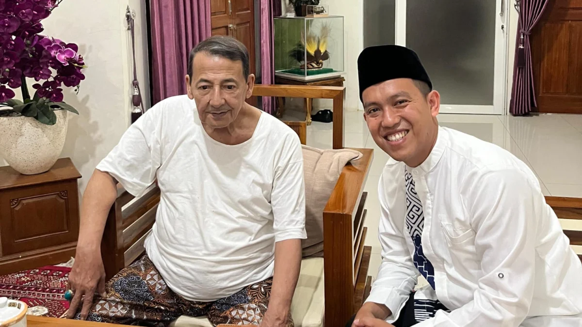 Habib Luthfi Doakan Sendi Fardiansyah jadi Wali Kota Bogor: Sing Hasil! Habib Luthfi bin Yahya bersama Calon Wali Kota Bogor, Nomor Urut 1, Sendi Fardiansyah. (Yudha Prananda / Istimewa)