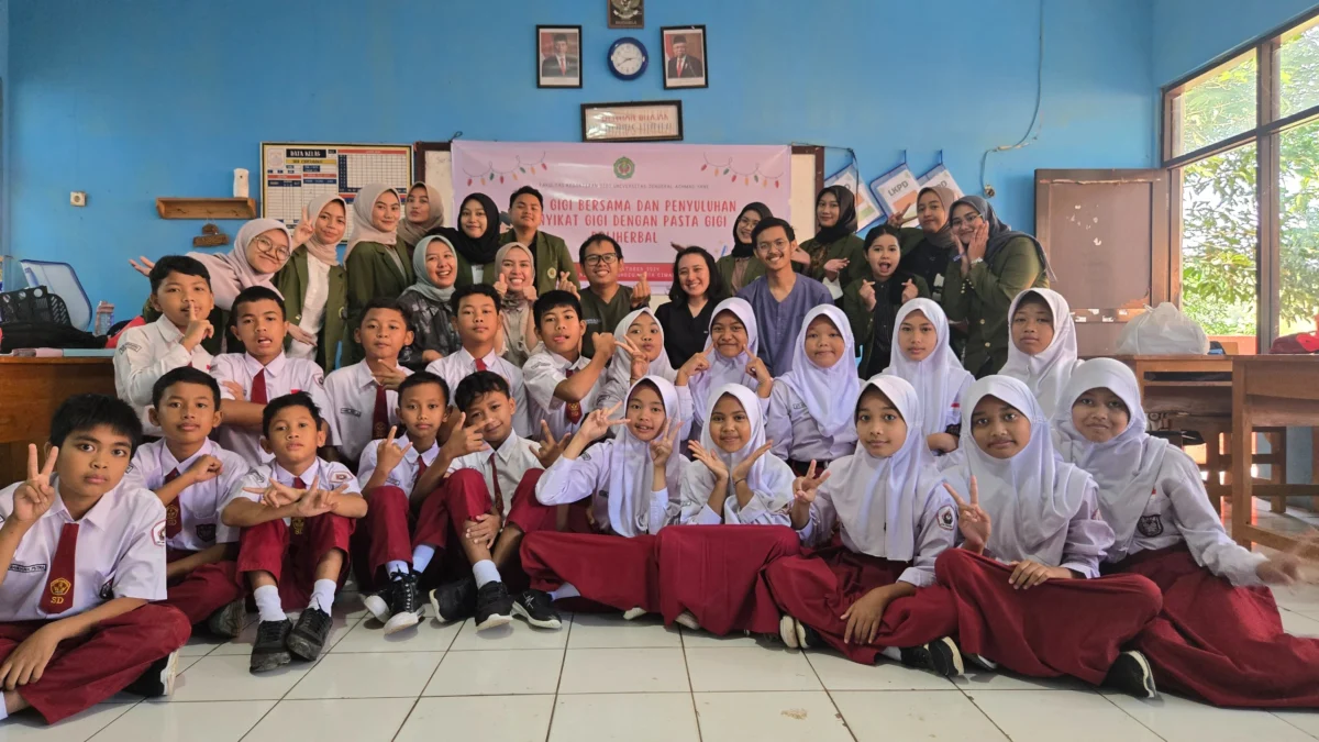 FKG Unjani Beri Penyuluhan Manfaat Pasta Gigi Poliherbal di SDN Cireundeu Cimahi FKG Unjani Beri Penyuluhan Manfaat Pasta Gigi Poliherbal di SDN Cireundeu Cimahi