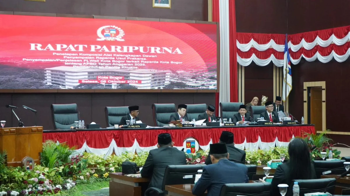Tok! DPRD Kota Bogor Sahkan Perda Pemberian Insentif dan Kemudahan Investasi Jajaran DPRD Kota Bogor saat melakukan Rapat Paripurna bersama Pemkot Bogor. (Yudha Prananda / Jabar Ekspres)