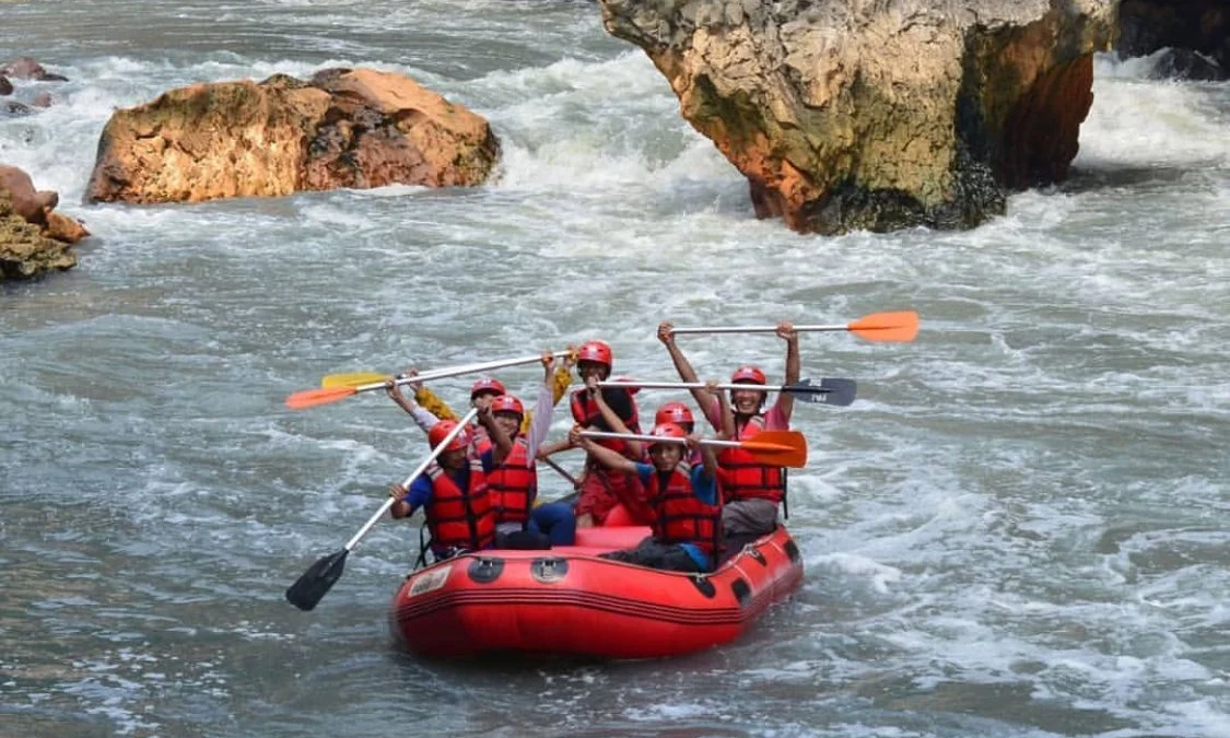 Disparbud Bandung Barat Optimalkan Pengembangan Wisata Daerah Melalui Pokdarwis Wisata arung jeram di Sanghyang Kenit, Bandung Barat. Dok instagram (sang_hyang_kenit)