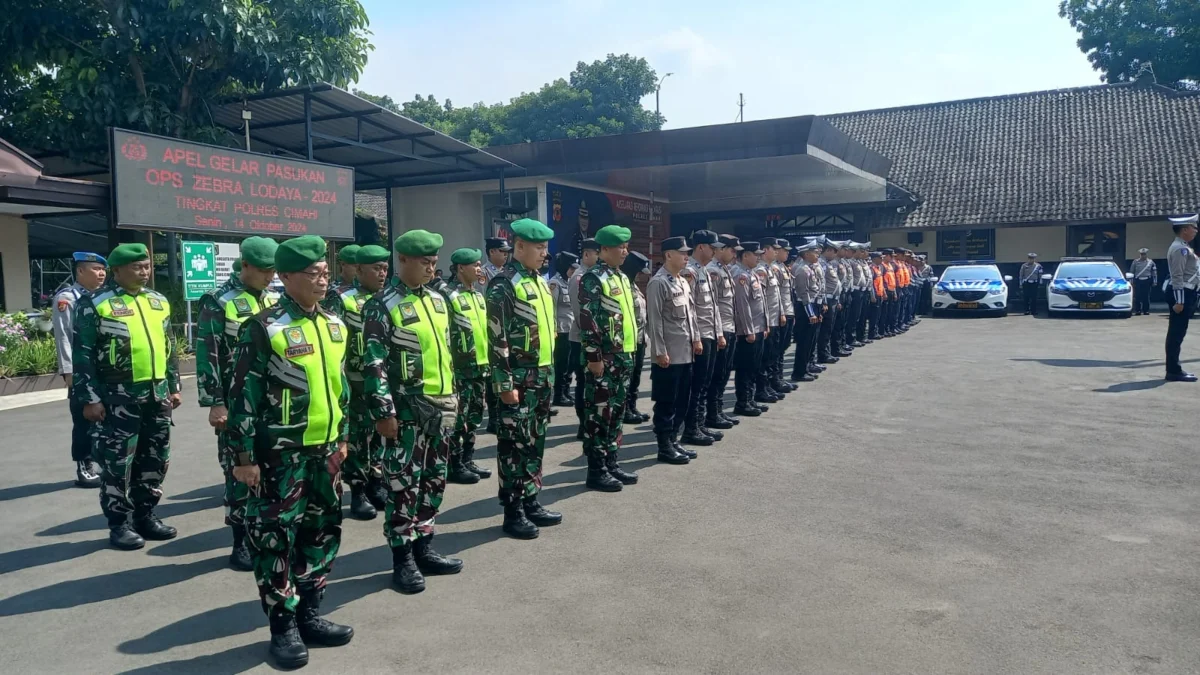 Gelar Operasi Zebra Lodaya 2024, Polres Cimahi Kerahkan 111 Personel Gabungan Personil Gabungan saat Apel Gelar Pasukan Operasi Zebra Lodaya 2024 di Lapangan Polres Cimahi (mong)