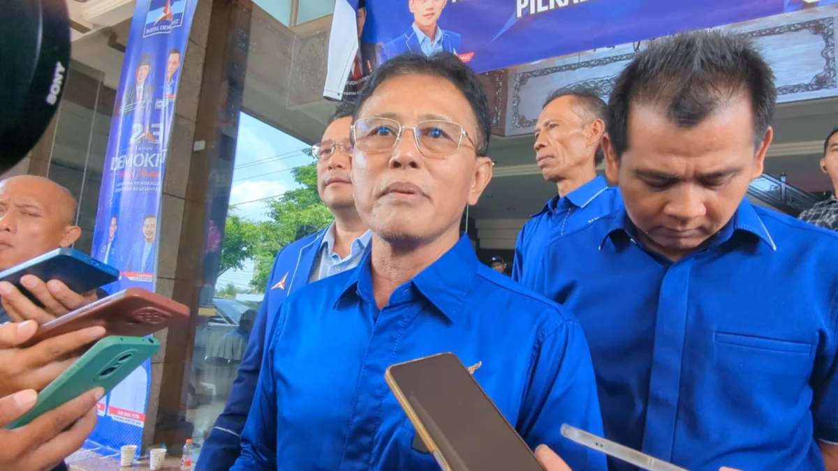 Pasangan Herdiat Yana Tak Gentar Lawan Kotak Kosong Herdiat Sunarya (kiri depan) dan Yana D Putra optimis akan menang Pilkada Ciamis tahun 2024. (Cecep Herdi/Jabar Ekspres)