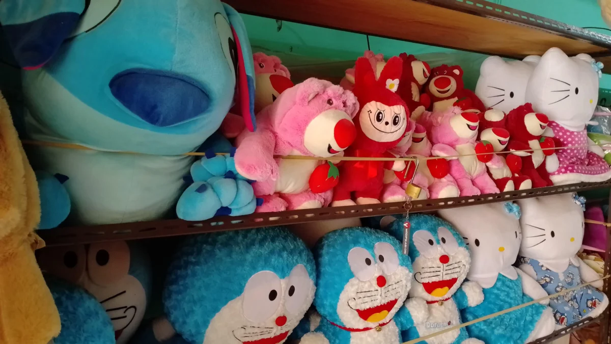 Perajin Boneka di Margaasih Dapat Pesanan Besar untuk Pilkada 2024 Cerita Roby, Pengrajin Boneka dari Margahayu yang Terus Bertahan di Tengah Gempuran Produk Impor. Foto Agi