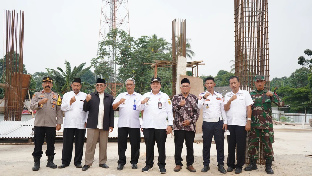 PJ Bupati Bachril Bakri Turun ke Lapangan: Fokus pada Stunting dan Suksesi Pilkada di Kabupaten Bogor PJ Bupati Bogor Bachril Bakri melakukan kunjungan kerja di wilayah Kecamatan Rumpin dan Gunung Sindur