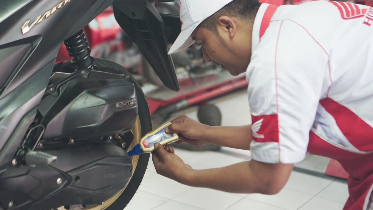 Pentingnya Mengganti Oli Transmisi Motor Matic Secara Rutin
