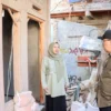 Pj Wali Kota Cimahi, Dicky Saromi saat Meninjau Perbaikan Rumah Tidak Layak Huni (Rutilahu) di RW 12, Kelurahan Pasirkaliki, Cimahi Utara (mong)