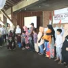 Kepala DP3AP2KB Kota Cimahi, Fitriani Manan saat Simbolis Santunan Kepada Sejumlah Disabilitas di Kota Cimahi (mong)