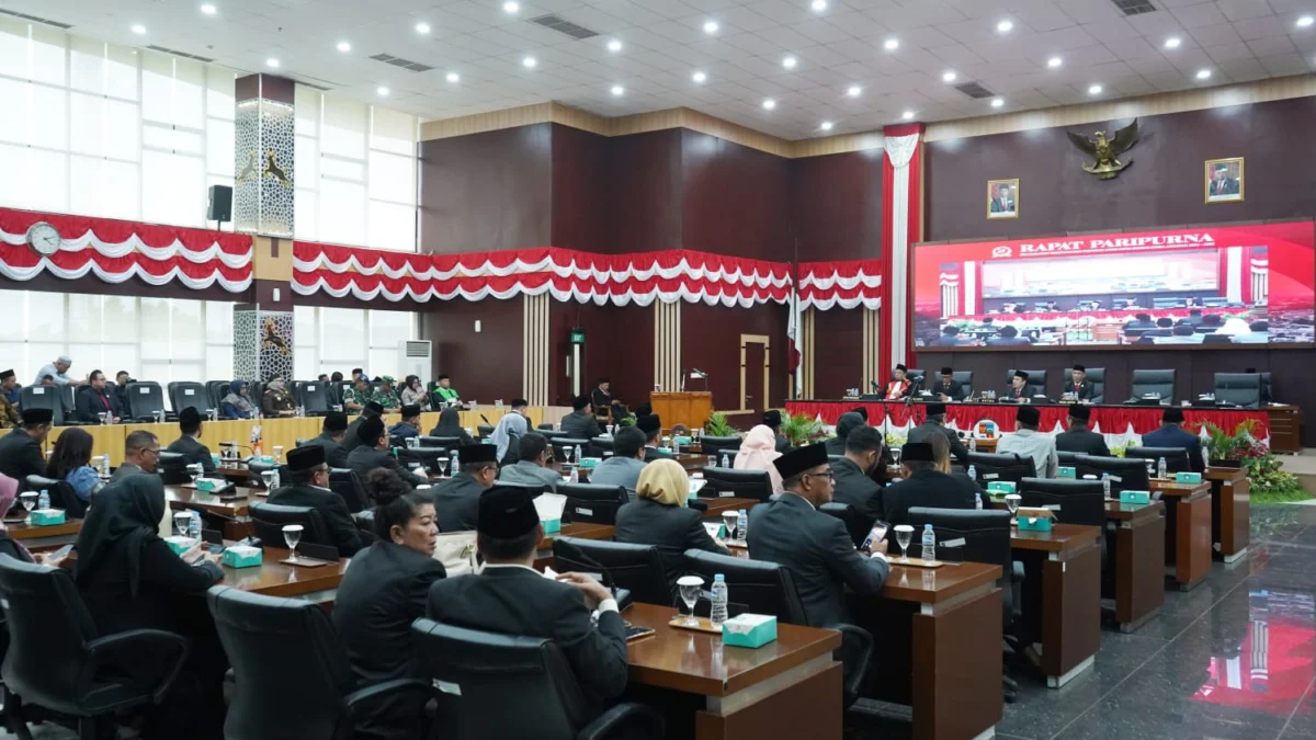 Pengambilan Sumpah Jabatan Pimpinan DPRD Kota Bogor, Zenal Abidin dan Dadang Iskandar Isi Kursi Wakil Ketua Suasana Rapat Paripurna DPRD Kota Bogor. (Foto: Humpro DPRD Kota Bogor)