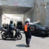 Jajaran Dishub Kota Bogor saat melakukan pemantauan di kawasan Underpass Batutulis, Bogor Selatan, Rabu (23/10). (Yudha Prananda / Jabar Ekspres)