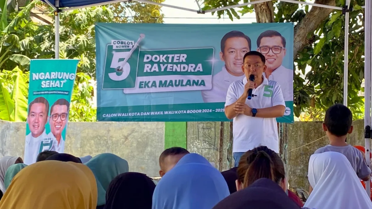 Dokter Rayendra Siap Tingkatkan BOP Pelayanan Masyarakat Kota Bogor Calon Wali Kota Bogor, Nomor Urut 5, Dokter Rayendra saat berdialog dengan masyarakat. (Yudha Prananda / Jabar Ekspres)