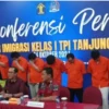 Kantor Imigrasi Kelas I Tempat Pemeriksaan Imigrasi Tanjung Perak, Surabaya, merilis sembilan orang WNA China yang akan dideportasi. (foto/ANTARA)