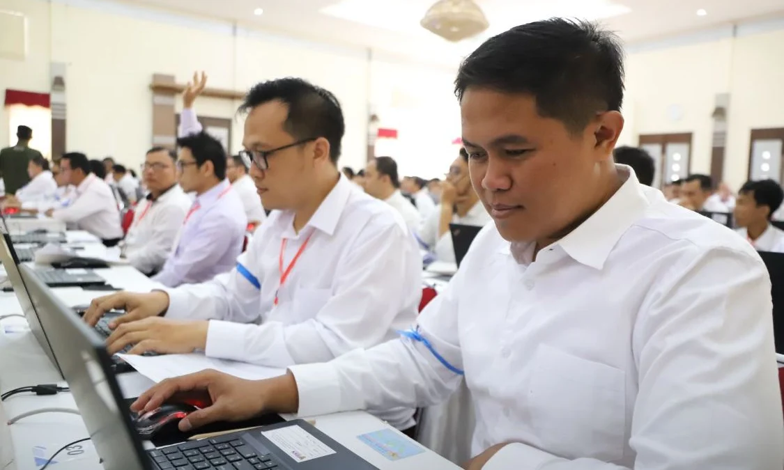 SKD CPNS Bakal Diikuti 802 Orang, Ini Kata BKPSDM Bandung Barat Ilustrasi peserta PPPK Bandung Barat saat mengisi jawaban pada sistem CAT. Dok Jabar Ekspres