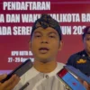 Ketua KPU Banjar Muhamad Mukhlis saat diwawancara oleh awak media belum lama ini. (Cecep Herdi/Jabar Ekspres)