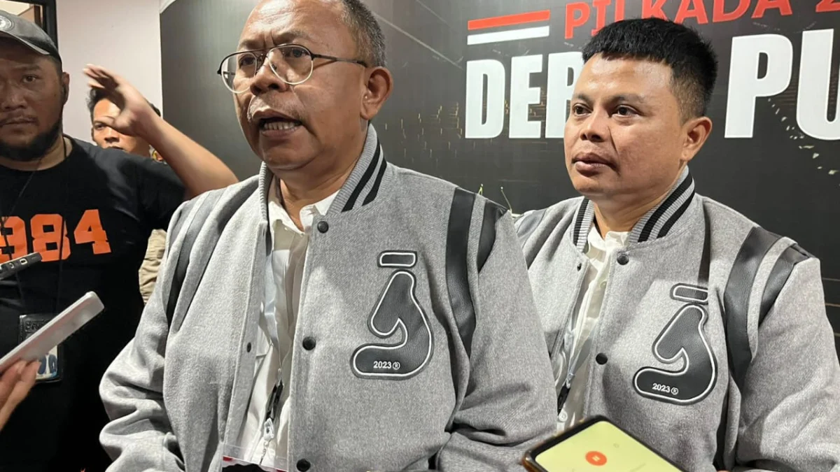 Tampil Beda, Paslon Dikdik-Bagja Kenakan Produk Lokal Cimahi di Debat Publik Pilkada 2024 Gunakan Produk Lokal saat Debat Publik Pilkada Cimahi 2024, Paslon Dikdik-Bagja Siapkan Pemberdayaan untuk UMKM Cimahi (Mong/Jabar Ekspres)