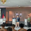 Debat Publik Calon Wali Kota dan Wakil Wali Kota Cimahi, Tiga Paslon Berada di Podium dan Saling Menanggapi Pertanyaan (mong)