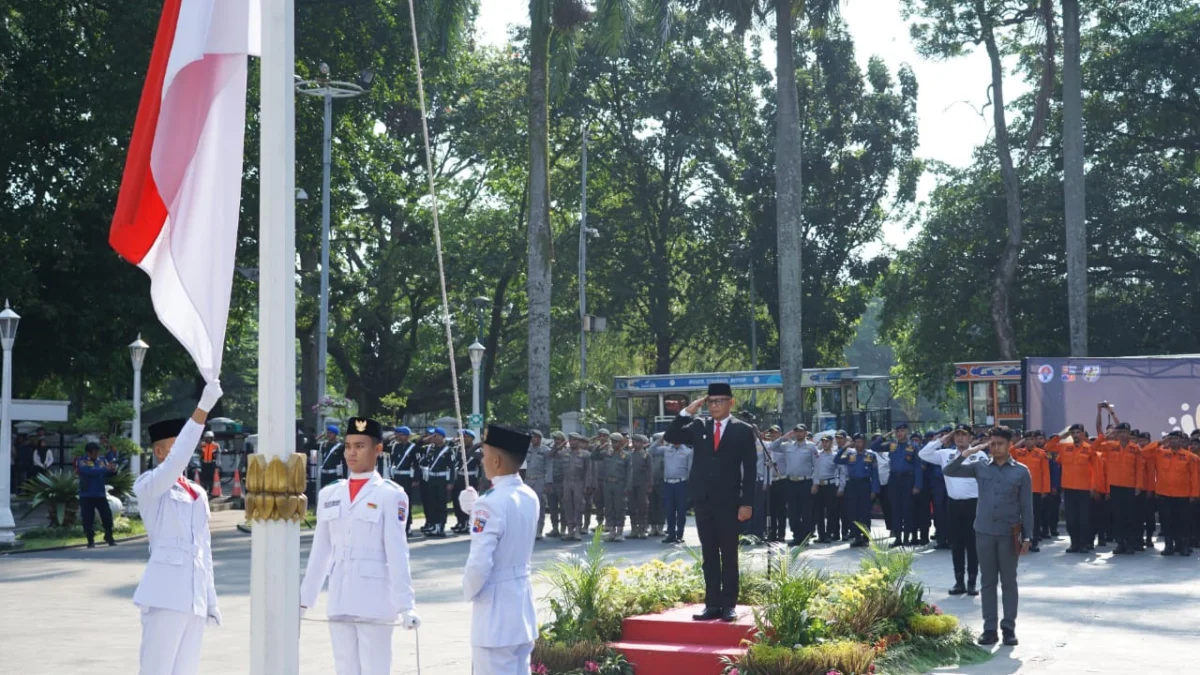 Hery Antasari Sampaikan Pesan Menpora di Hari Sumpah Pemuda Suasana upacara peringatan Hari Sumpah Pemuda ke-96 di Plaza Balai Kota Bogor, Senin (28/10). (Yudha Prananda / Jabar Ekspres)