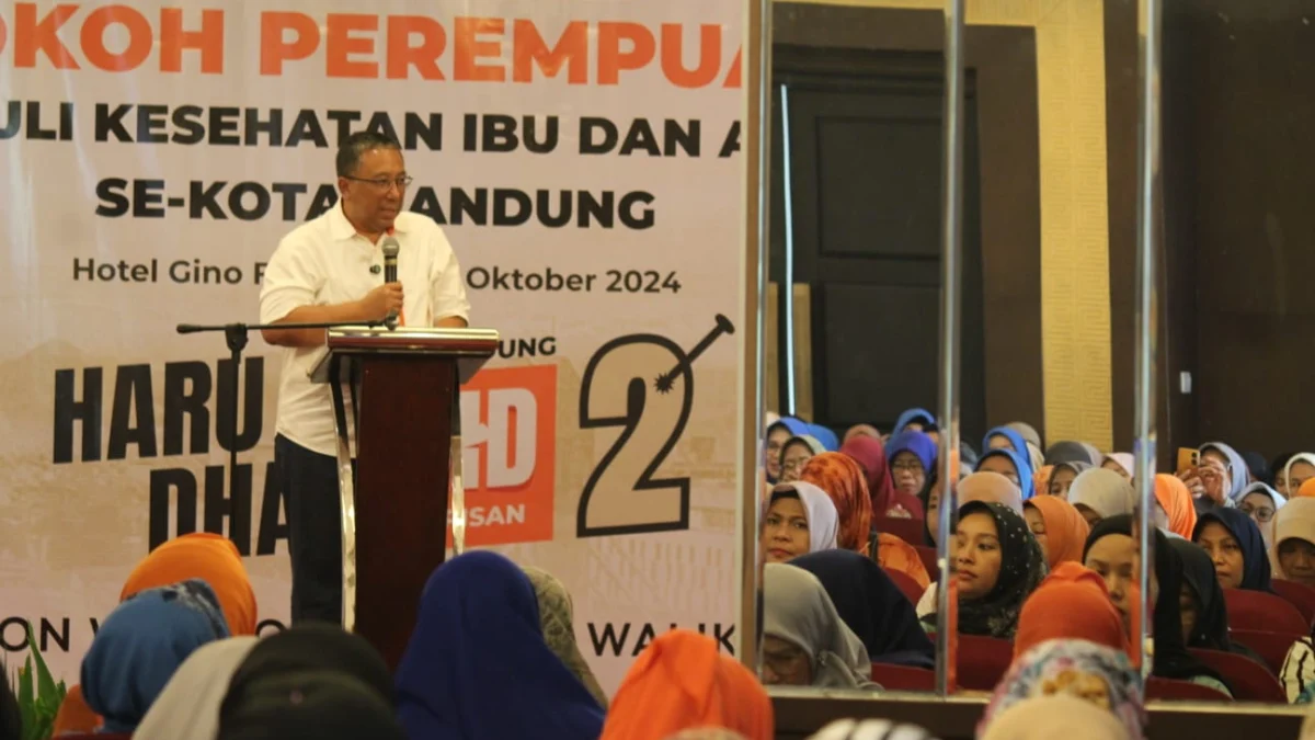 Di Hadapan Aktivis Perempuan dan Anak, Haru Dhani Janjikan Program Pemberdayaan Keluarga Cawalkot Haru Suandharu saat menyampaikan visi misi di hadapan aktivis perempuan dan anak, Senin (28/10)