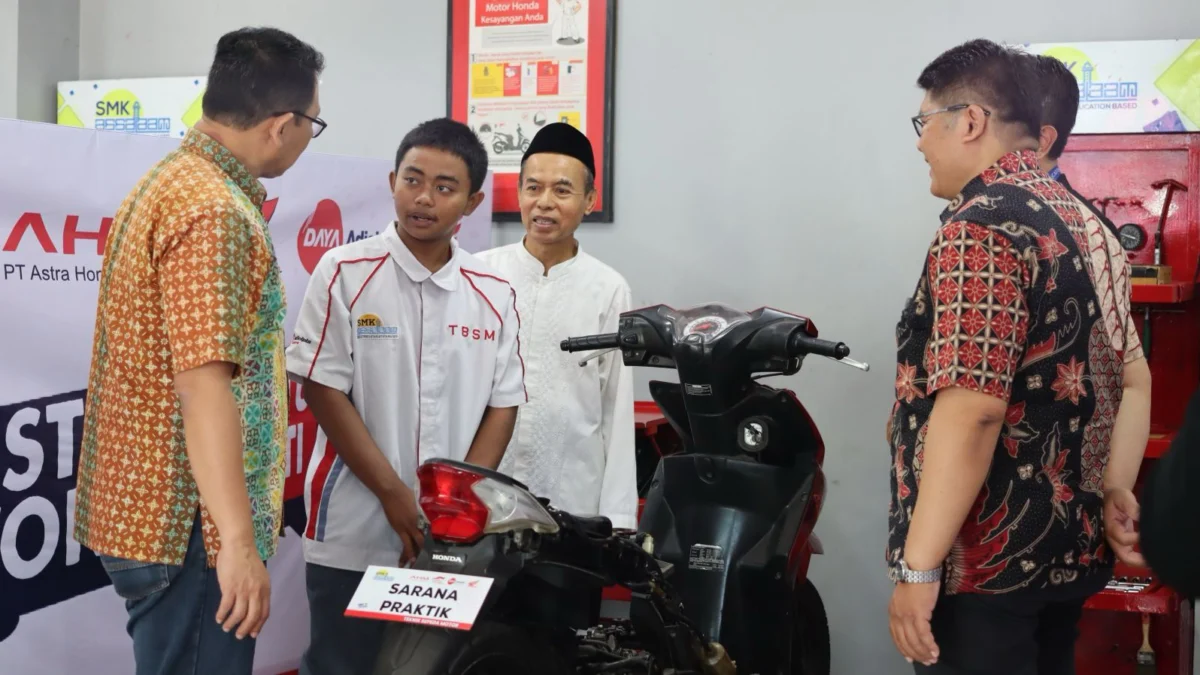 DAM Resmikan Tempat Uji Kompetensi di SMK Assalaam Bandung PT DAM dan PT AHM meresmikan Tempat Uji Kompetensi Astra Honda di SMK Assalaam Bandung pada 25 Oktober 2024.