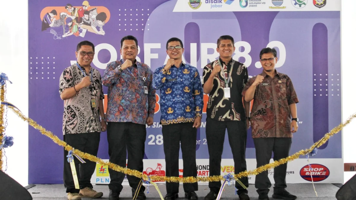 PT Panasonic Gobel Indonesia (PGI) meresmikan Panasonic Service Centre sebagai Bengkel Teaching Factory di SMKN 8 Bandung, Jl. Kliningan No. 31, Buah Batu, Bandung, Senin (28/10/2024).
