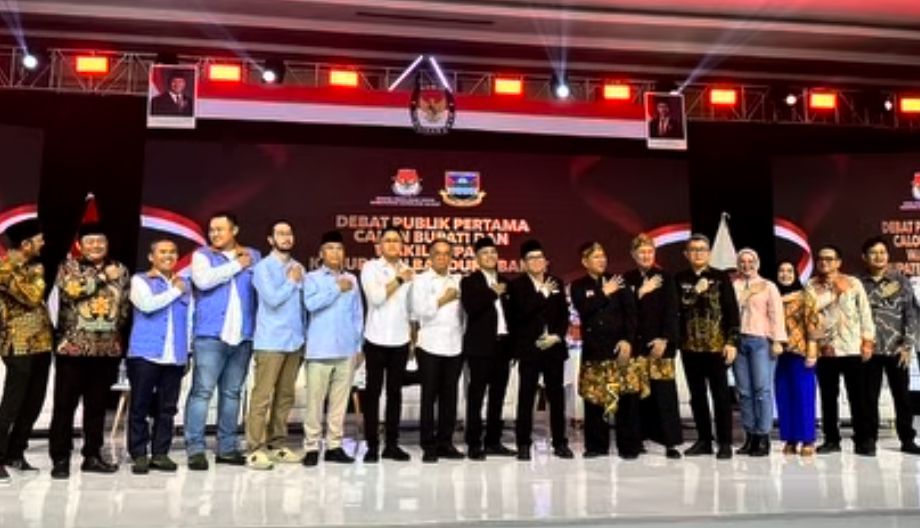 Lima paslon bupati dan wakil bupati Bandung Barat usai mengikuti serangkaian debat perdana di Hotel Novena Lembang. Dok istimewa