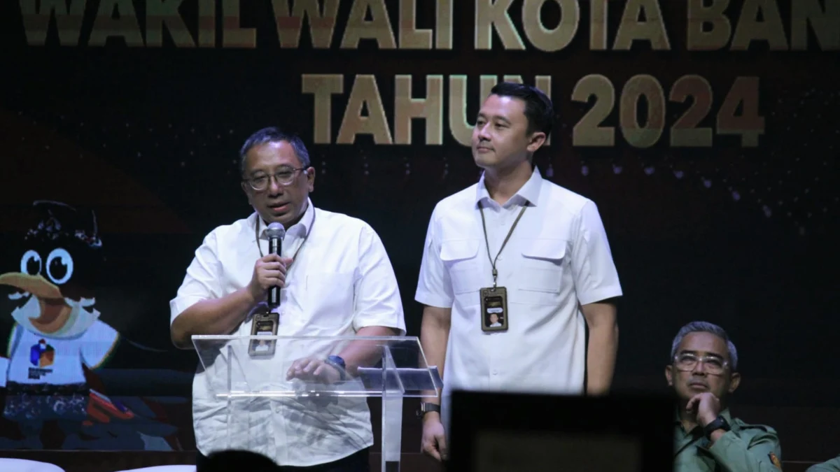 Haru - Dhani Gagas Keteladanan Pemimpin untuk Berantas Korupsi di Lingkungan Pemkot Pasangan Calon Haru - Dhani saat debat publik perdana yang digelar KPU Kota Bandung, Rabu (31/10).