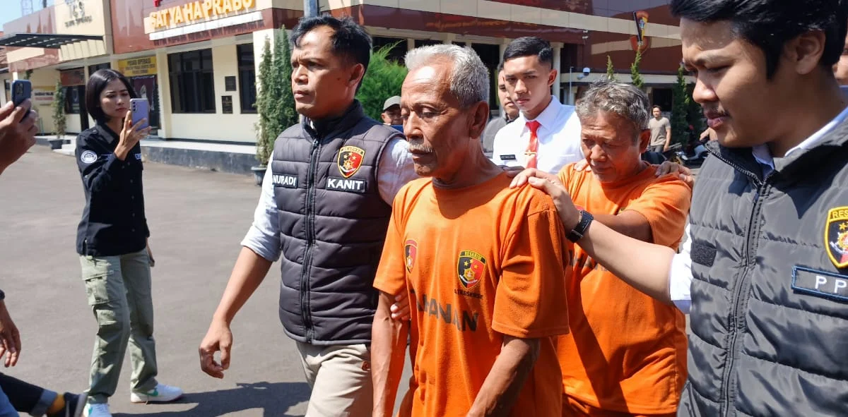 Dua Kakek Bejat Pelaku Asusila Anak di Bawah Umur Berhasil Diamankan Polres Cimahi Doc. Dua Kakek Bejad Pelaku Pencabulan Terhadap Anak Dibawah Umur saat di Ringkus Polres Cimahi (Mong)