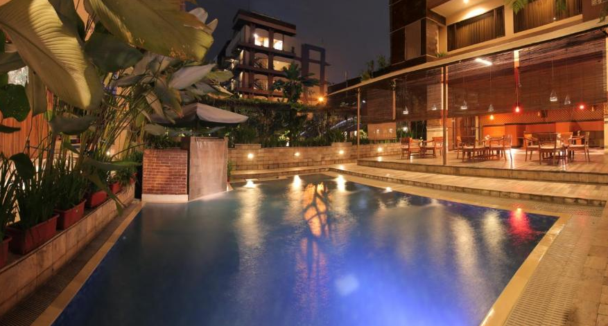 5 Hotel di Bandung dengan Kolam Renang, Mulai Rp 500 Ribuan 5 Hotel di Bandung dengan Kolam Renang, Mulai Rp 500 Ribuan