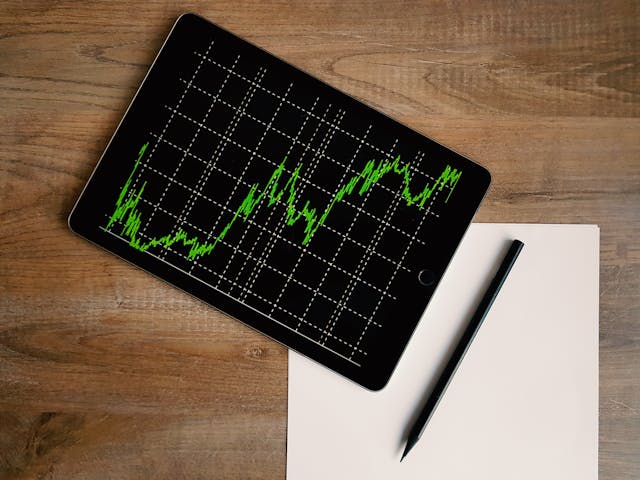 Belajar dari Kasus Grapix AI, Ini 9 Ciri Aplikasi Investasi Online Aman & Terpercaya Ilustrasi Ciri Aplikasi Investasi Online yang Aman/ Pexels/ Burak The Weekender