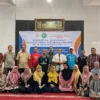Kegiatan Pengabdian Kepada Masyarakat (PKM) Universitas Bhakti Kencana dengan tema Early Warning System elalui edukasi pra, Intra, dan Pasca Bencana di Wilayah Kerja Puskesmas Cinambo RW 05 Kelurahan Sukamulya (Foto: Dosen & Mahasiswa UBK)