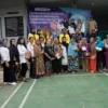 Pengmas Kelompok 13 Universitas Bhakti Kencana: Pemeriksaan Kesehatan, Latihan Olah Napas Lansia, dan Pembekalan Kader Posbindu Flamboyan (Foto: Dosen & Mahasiswa UBK)