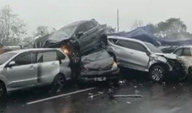 Kronologi Detik-detik Kecelakaan di KM 92 Tol Cipularang Hari ini PEristiwa kecelakaan di Tol Cipularang.