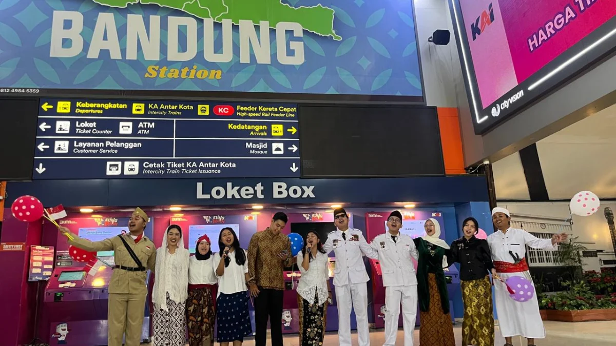 Peringati Hari Pahlawan, Daop 2 Bandung Persembahkan Musikalisasi Monolog Merah Putih Pertunjukan Musikalisasi Monolog Merah Putih yang diadakan KAI Daop 2 Bandung.