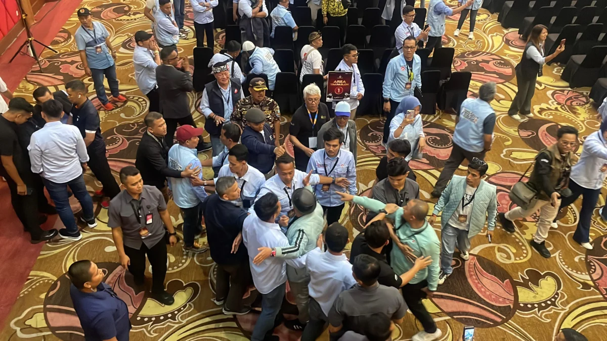 Pendukung Paslon Bupati Bandung Bersitegang dalam Debat Kedua, Diduga Karena Ini! Kedua pendukung pasangan calon bupati dan wakil bupati bandung bersitegang pada debat kedua Pilbup Bandung. Foto Agi