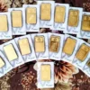 Harga emas Antam kembali mengalami penurunan yang cukup signifikan. Dari Rp1.517.000 per gram, kini turun menjadi Rp1.482.000 per gram.