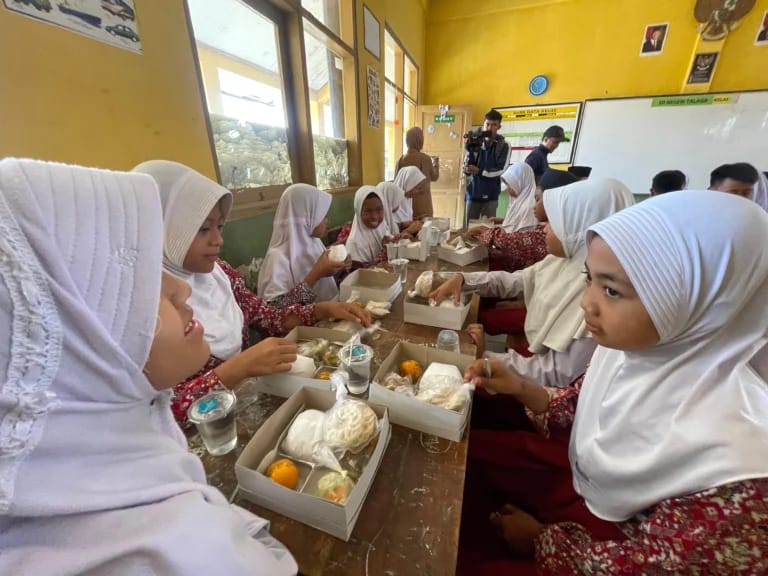 793 M Disiapkan untuk Program MBG, Pemprov Jabar akan Terus Uji Coba sebelum Diterapkan Ist. Uj Coba Progam Makan Bergizi Gratis (MBG) di Jabar. Dok Jabar Ekspres