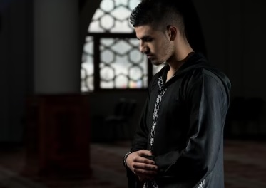 Jangan Salah Lagi, Ini Perbedaan Qiyamul Lail dan Sholat Malam ILUSTRASI perbedaan antara qiyamul lail dan sholat malam. (freepik)