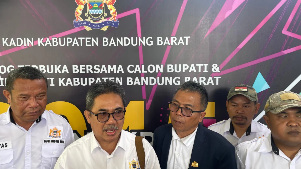 Ketua Dewan Pertimbangan Kadin KBB, Ranran Rahardja usai acara dialog paslon Cabup dan Cawabup KBB di Grand Hotel Nirvana Lembang. Rabu (13/11). Dok Jabar Ekspres
