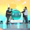 SuperApp BYOND by BSI diluncurkan secara resmi oleh Menteri BUMN Erick Thohir (paling kiri), Direktur Utama BSI Hery Gunardi (dua dari kiri), Komisaris Utama BSI Muliaman D. Hadad (tiga dari kiri) dan Kepala Eksekutif Pengawas Perbankan OJK Dian Ediana Rae (paling kanan) di Parkir Timur Senayan (9/11).