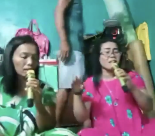 Viral! Suami Tikam Istri hingga Tewas saat Live di Facebook, Dipicu Cemburu Buta Seorang suami tikam istri terjadi di Serdang Bedagai, Sumut, saat korban tengah karaoke bersama keluarga dan disiarkan langsung di facebook.